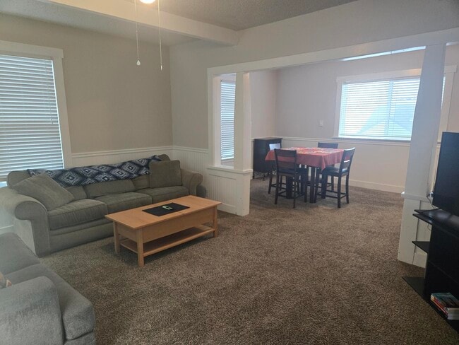 Building Photo - R and B Properties