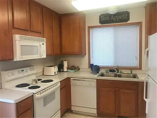 Photo - 7326 147 Ln NW