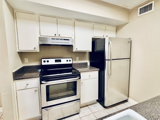 Building Photo - 2800 Jeanetta St Unit 2705 Rental