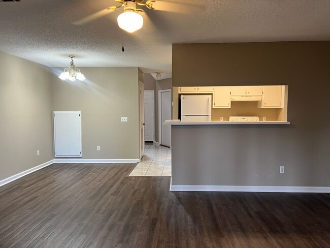 Photo - 114 Commons Dr