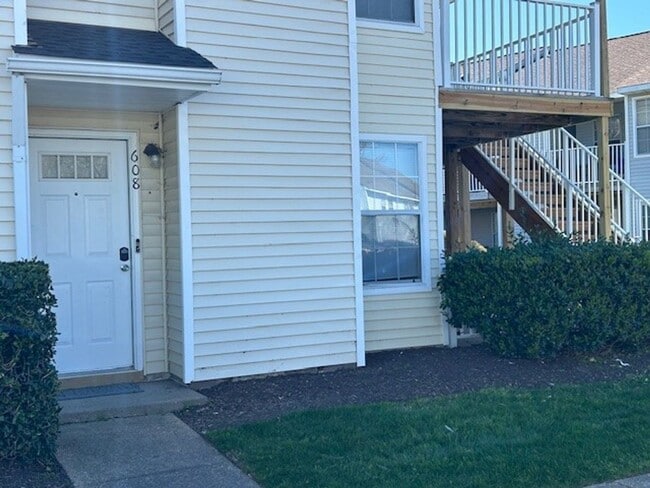 Photo - ***2 BED Condo/Downstairs unit/ W,S&T INCLUDED!!