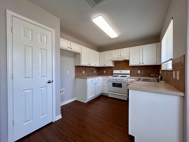 Photo - 1019 Terra St