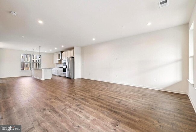 Photo - 46007 Woodpecker Sq