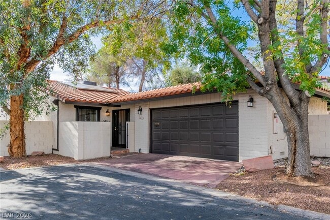 Building Photo - 2457 Swan Ln