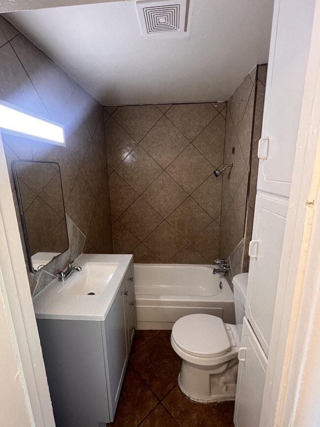Photo - 132 W Lincoln St