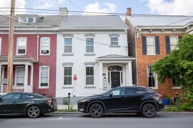 Photo - 212 W Burke St Apartment Unit 100