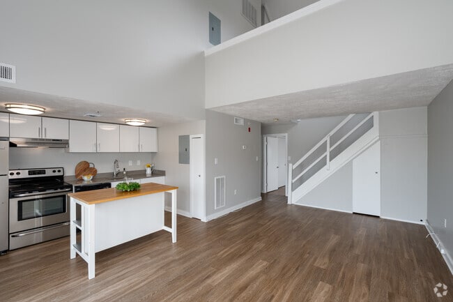 2BR, 2BA - 976SF - Kitchen/ Living Room