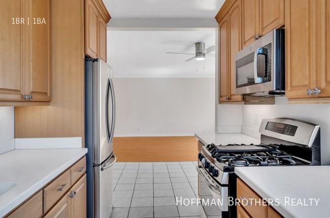 Building Photo - 432 N Palm Dr Unit 407