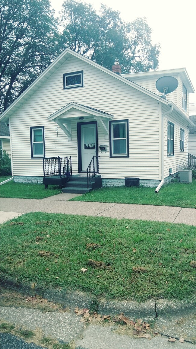 front - 2110 Mississippi St House