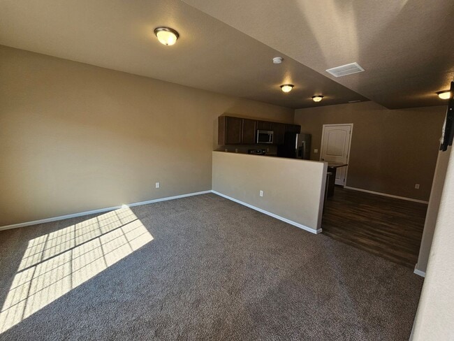 Photo - 3 bed-3 bath Townhome with AC!!!