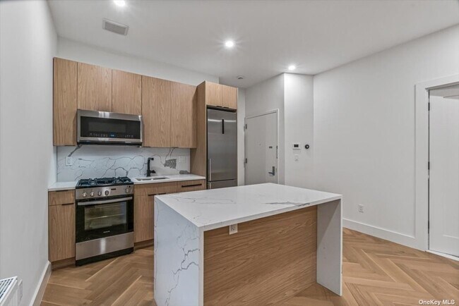 Photo - 75-01 61st St