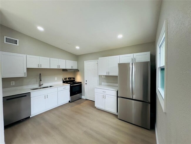 Photo - 3235 Oakley Ave S