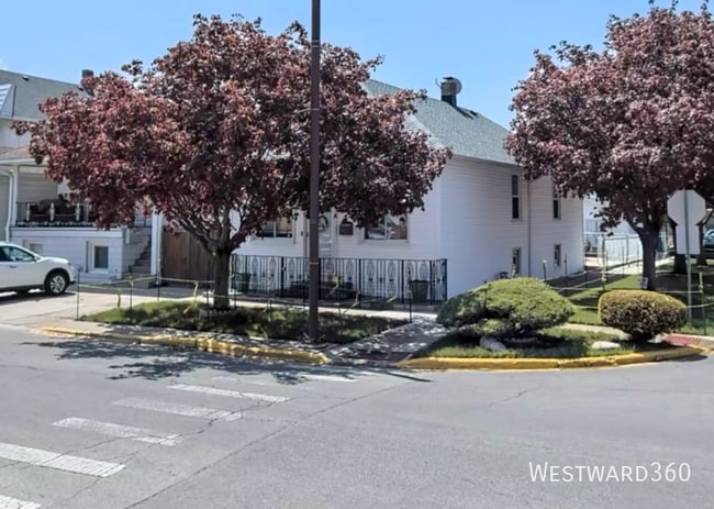 Building Photo - 1112 23rd Ave Unit 1