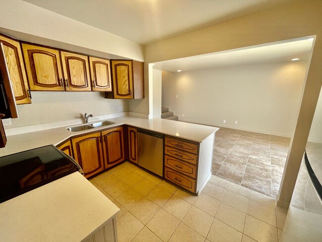 Photo - 1152 1400 W St