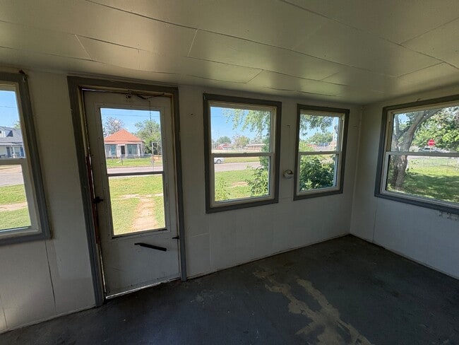 Photo - 219 E Campbell St