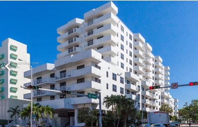 Building Photo - 4301 Collins Ave Unit 902