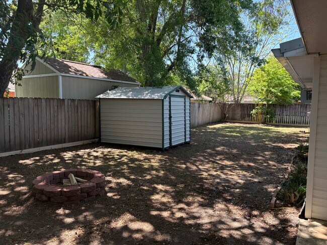 Photo - 6813 Oakhurst Dr