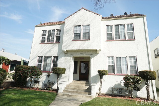Building Photo - 1336 Elm St Unit 2