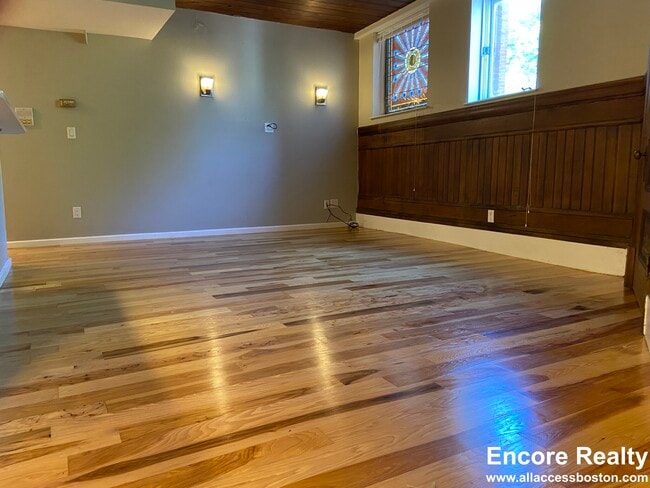 Building Photo - 17 Bow St Unit 22