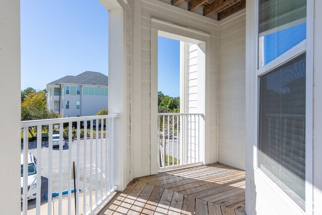 1BR, 1.5BA - 940SF - Balcony