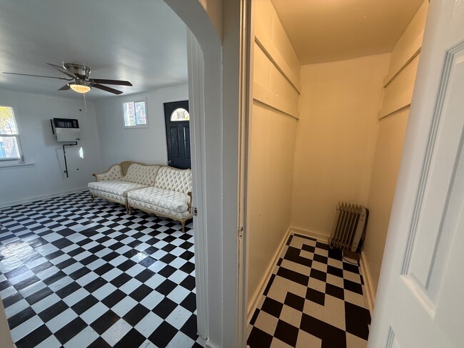 Photo - 5201 W Eddy St