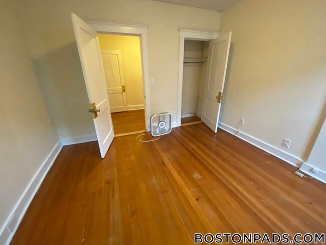 Building Photo - 524 Cambridge St Rental