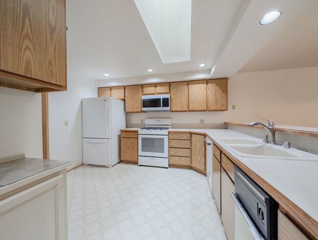 Photo - 4724 74th Pl NE Unit B