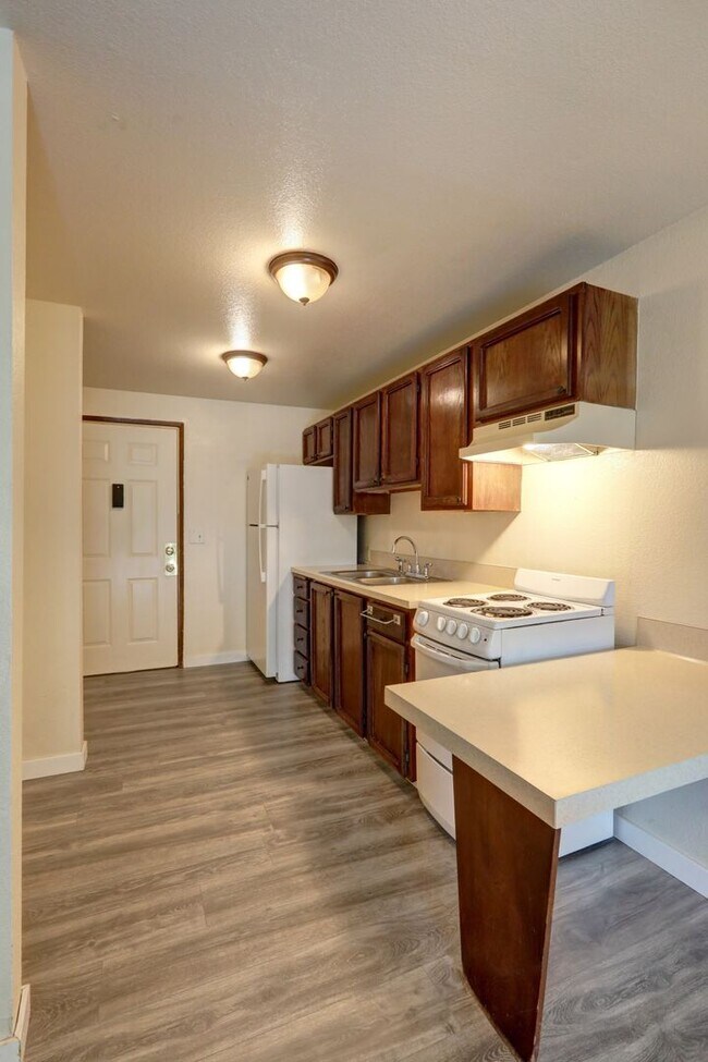 Photo - $500 Visa Card Plus 1 Month Free!! Nice Corner Unit Studio Apartment, Great Location! Unit 6