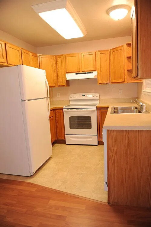 ***COMING SOON***

Spacious, Pet-Friendly 3 bed, 2 bath duplex in Englewood!