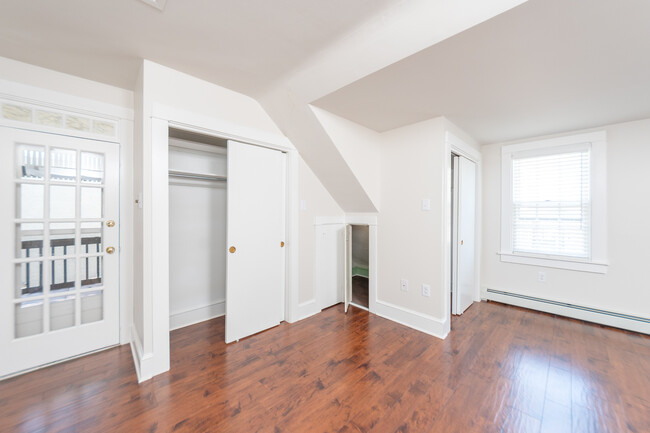 Sunny 2nd bedroom or art studio, gym, office - 206 E Marion St House Unit 206onMusser