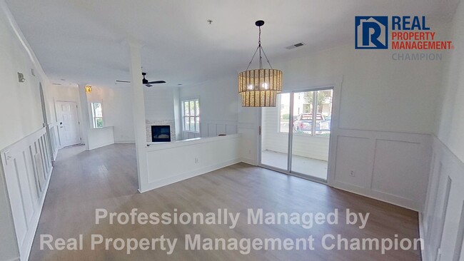 Photo - Beautifully Updated 2 BD/2 BA with Screened Porch & Modern Finishes Unidad 101