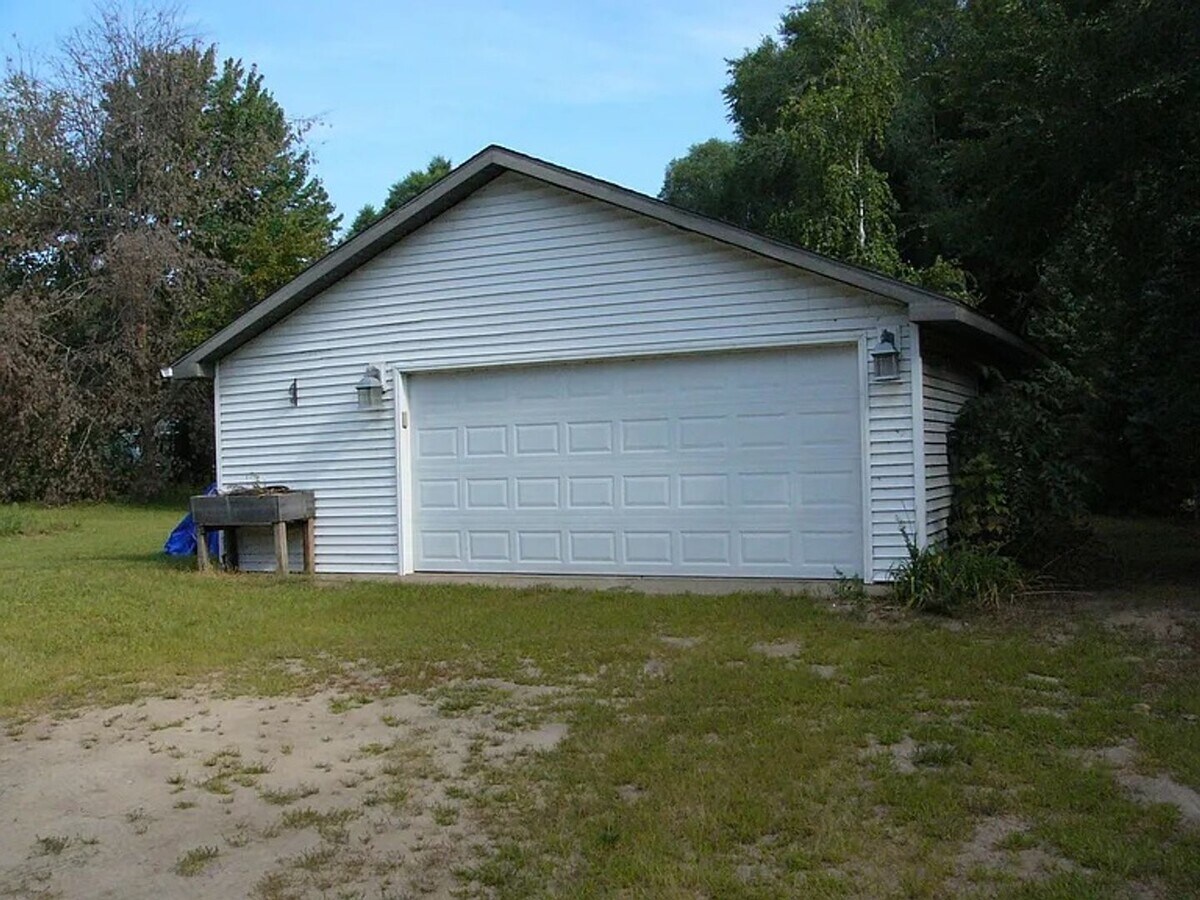 2 Bed 1 Bath Across From Coon Lake House House Rental in Wyoming