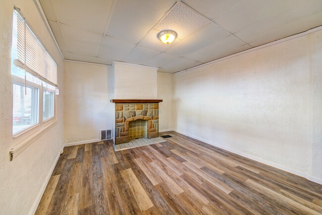 Photo - Available JUNE 2026 - Spacious 3 Bedroom Home w/ Central Mt Washington Location!