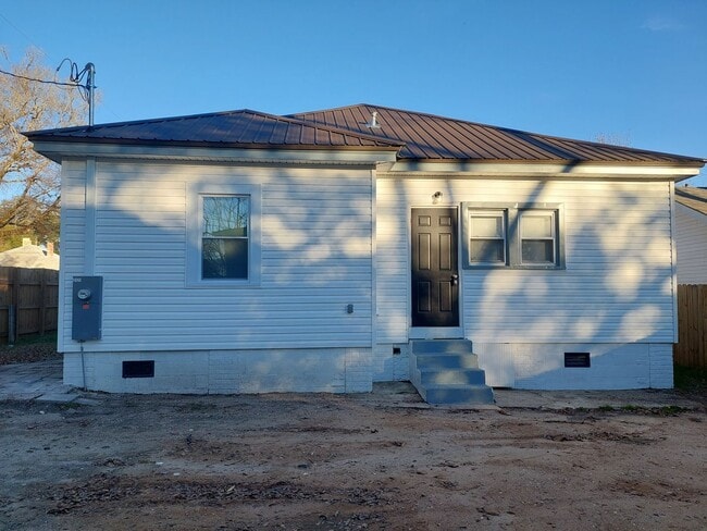Photo - Spacious 3-bedroom Home in Jordan/Johnson Area