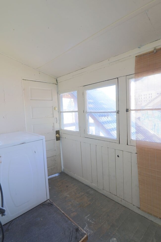Photo - 405/407 W 5th Street Unit 4