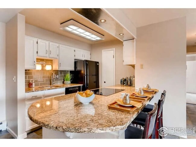 Photo - Furnished or Unfurnished Updated 2 Bed 2 B... Rental