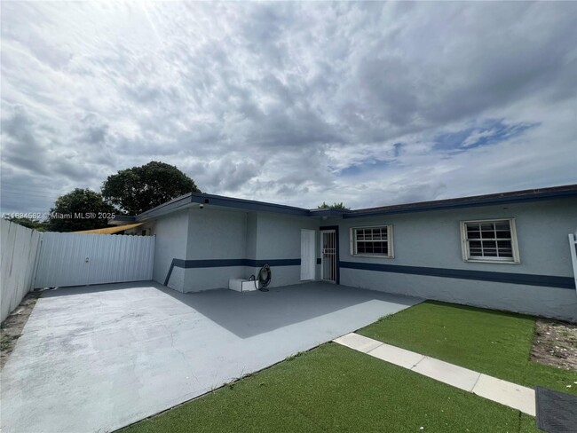 Building Photo - 19120 NW 36th Ave Unit 19120 Rental