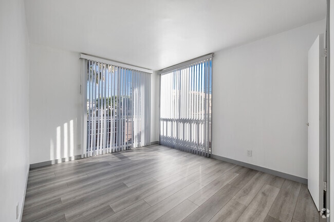 1BR, 1BA - 675SF - Bedroom