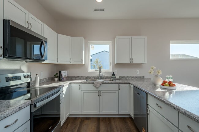 Photo - 3131-3201 Noble Dr