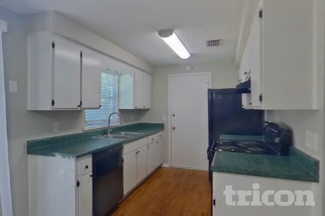 Photo - 2718 Pinewood Blvd N