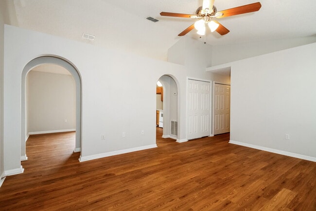 Photo - 30319 Birdhouse Dr