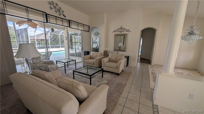 Photo - 174 W Romany Loop