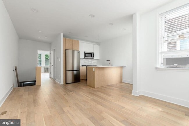 Building Photo - 5461 W Berks St