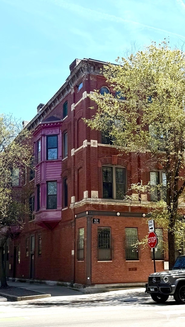 Building Photo - 2059 N Sheffield Ave Unit 2F Rental