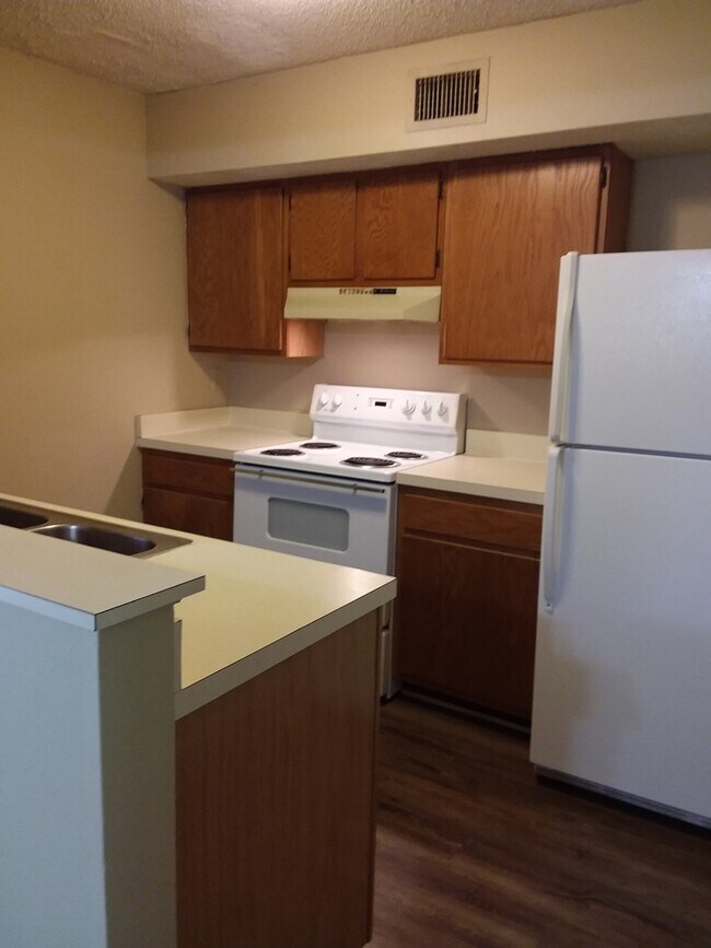 Photo - Whispering Pines 2/2 close to NAS Jax