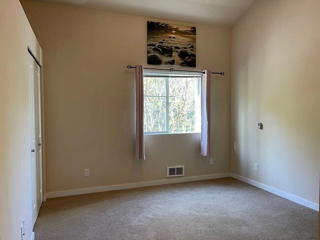 Photo - 2105 NW Talus Dr