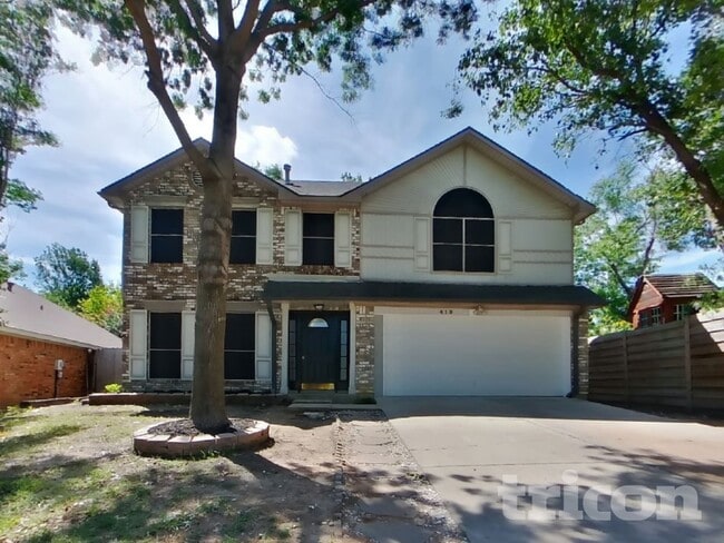 Photo - 419 Windhurst Dr