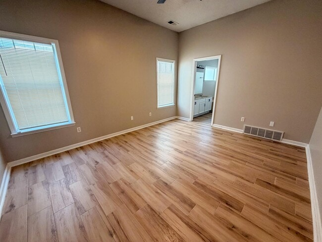 Photo - 1237 Travers Ln