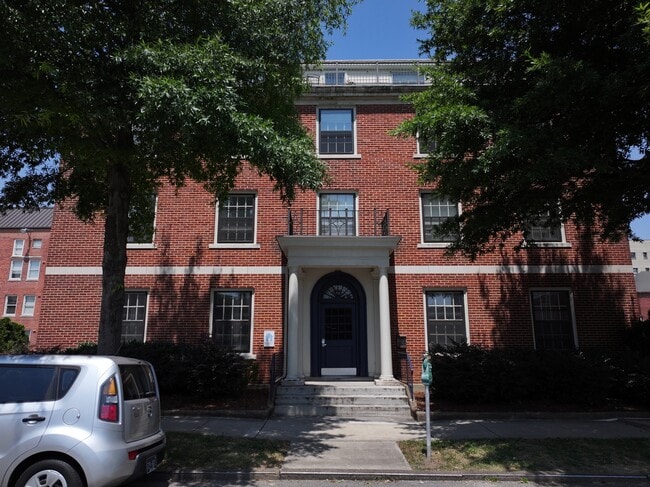 Photo - 615 Lindsay St