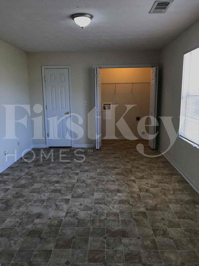 Photo - 420 Underwood Ct